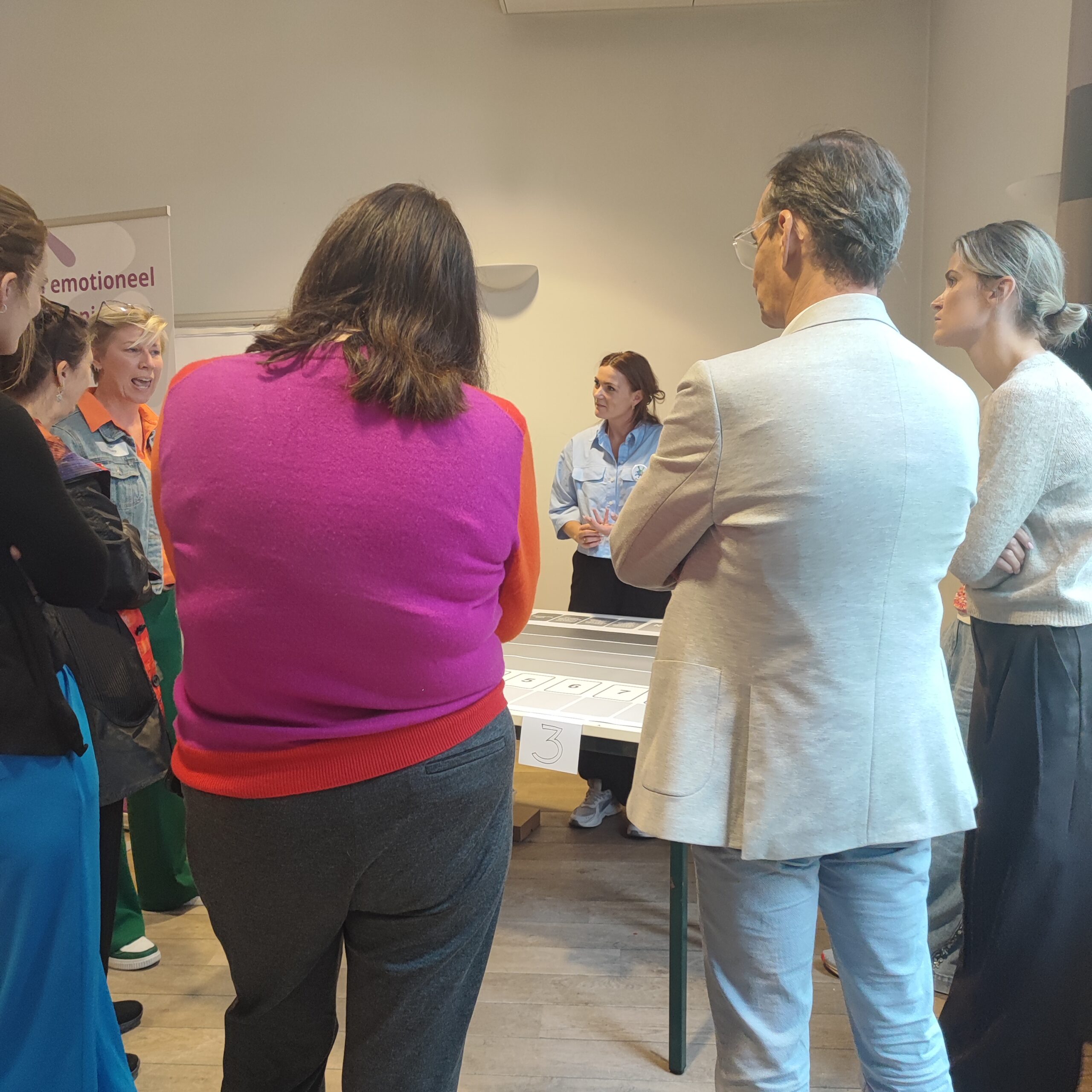 Team reflecteert over samenwerking en verschil tijdens het Neuro-inclusiespel