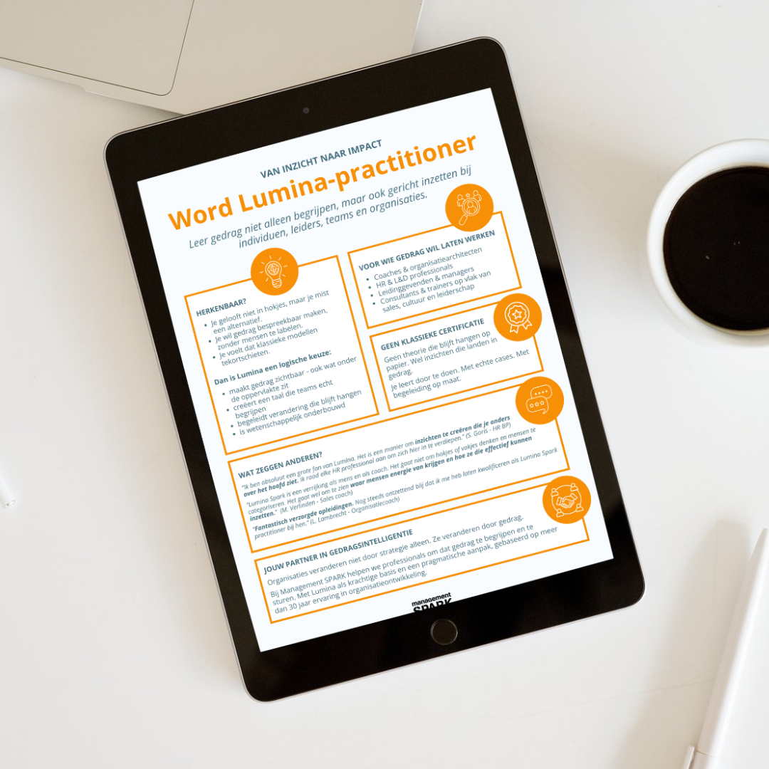 Tablet met infofiche om Lumina practitioner te worden